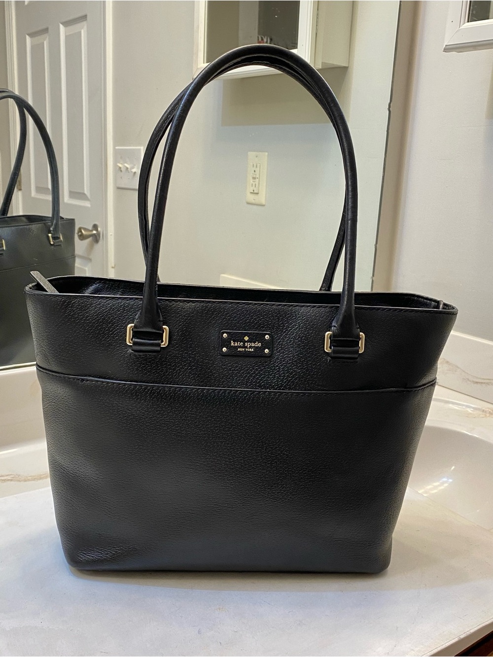 Kate Spade New York zip tote great condition clean interior top handles